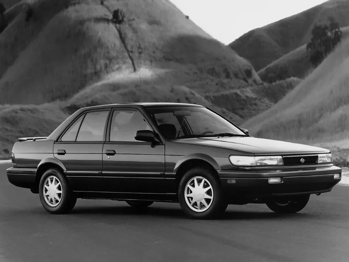 Nissan_Stanza_3_generation__Sedan__2.jpg