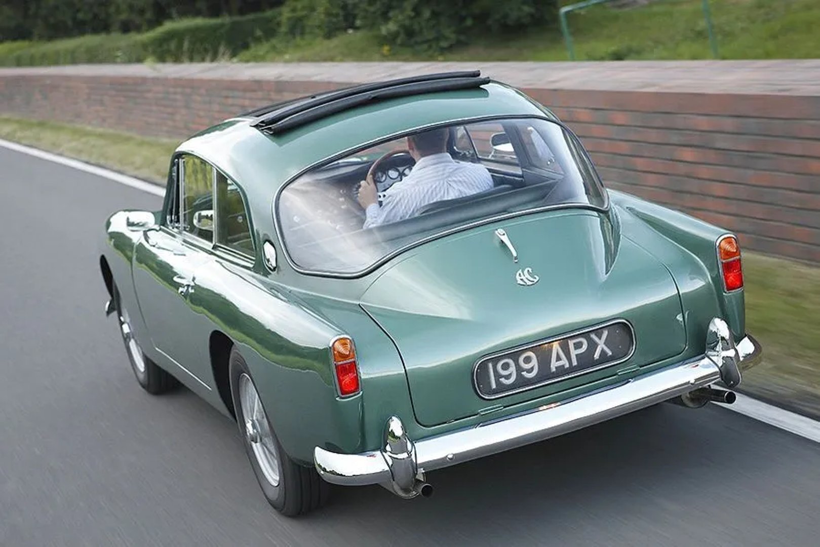 AC_Greyhound_1_generation__Coupe_Hardtop__6.jpg