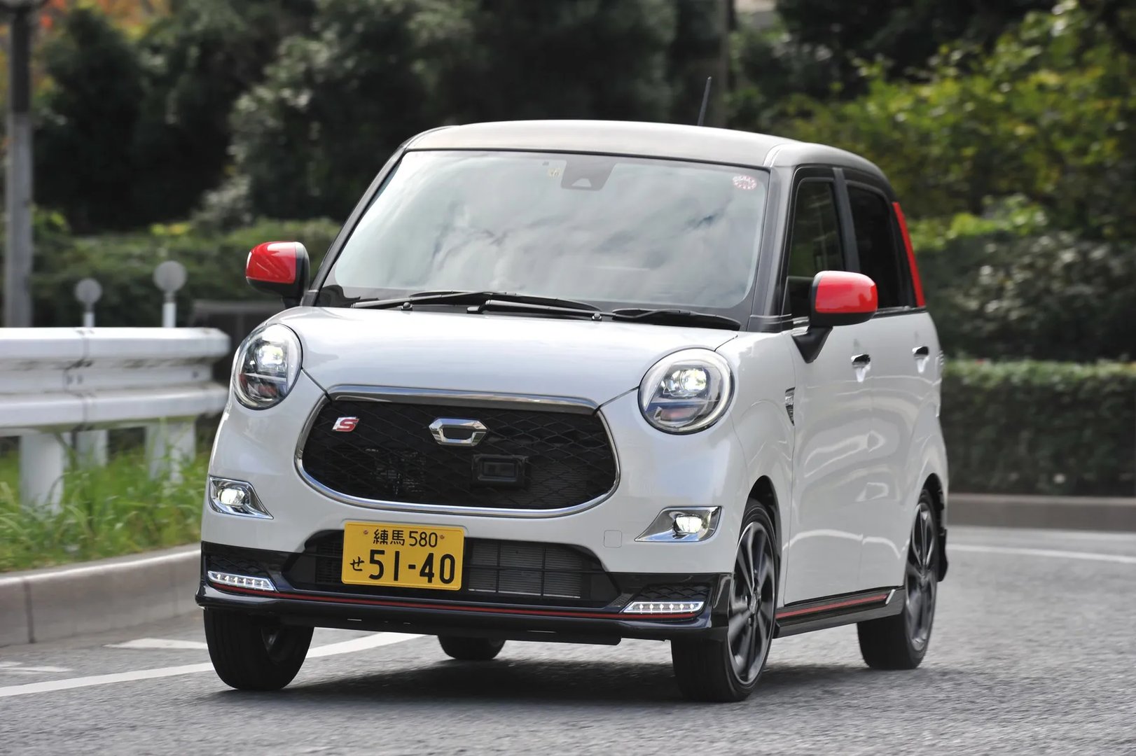 Daihatsu_Cast_1_generation__Mini_5-doors__4.jpg