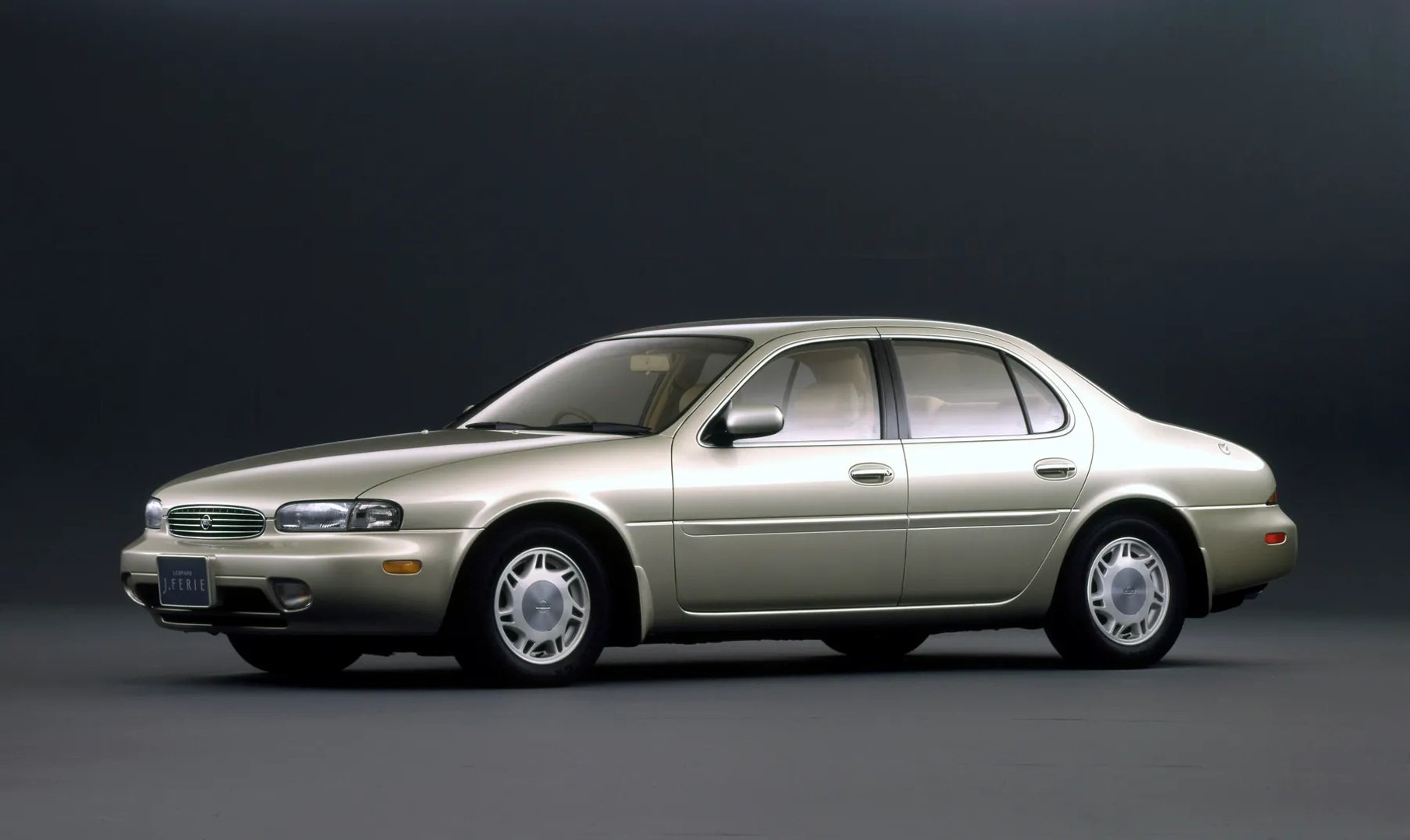 Nissan_Leopard_3_generation__Sedan__3.jpg