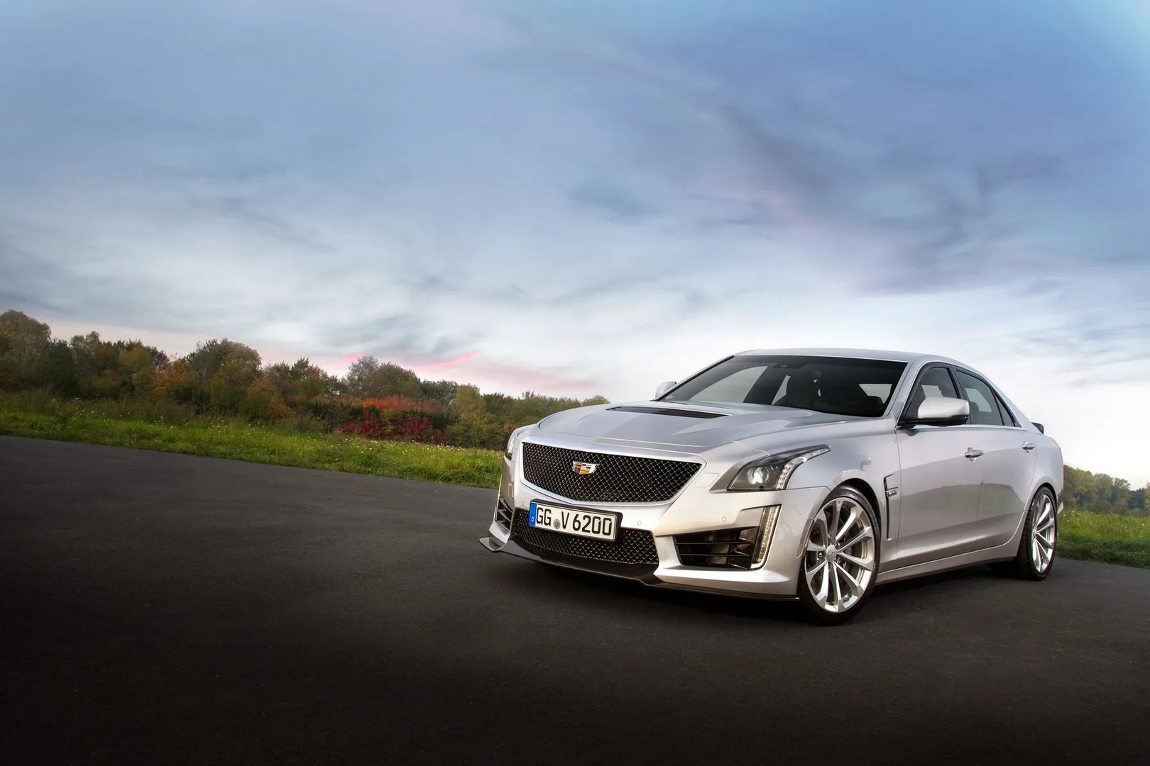 Cadillac_CTS-V_3_generation__Sedan__8.jpg