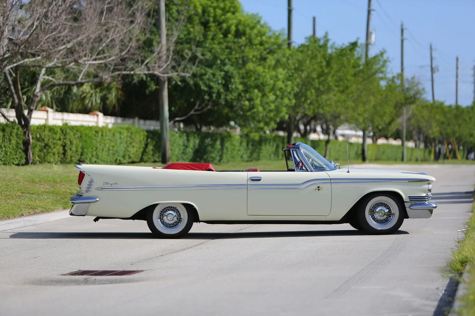 Chrysler_Windsor_7_generation__Cabrio__2.jpg