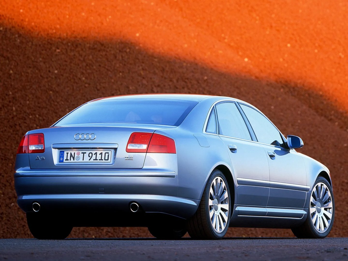 Audi_A8_2_generation__Sedan__2.jpg