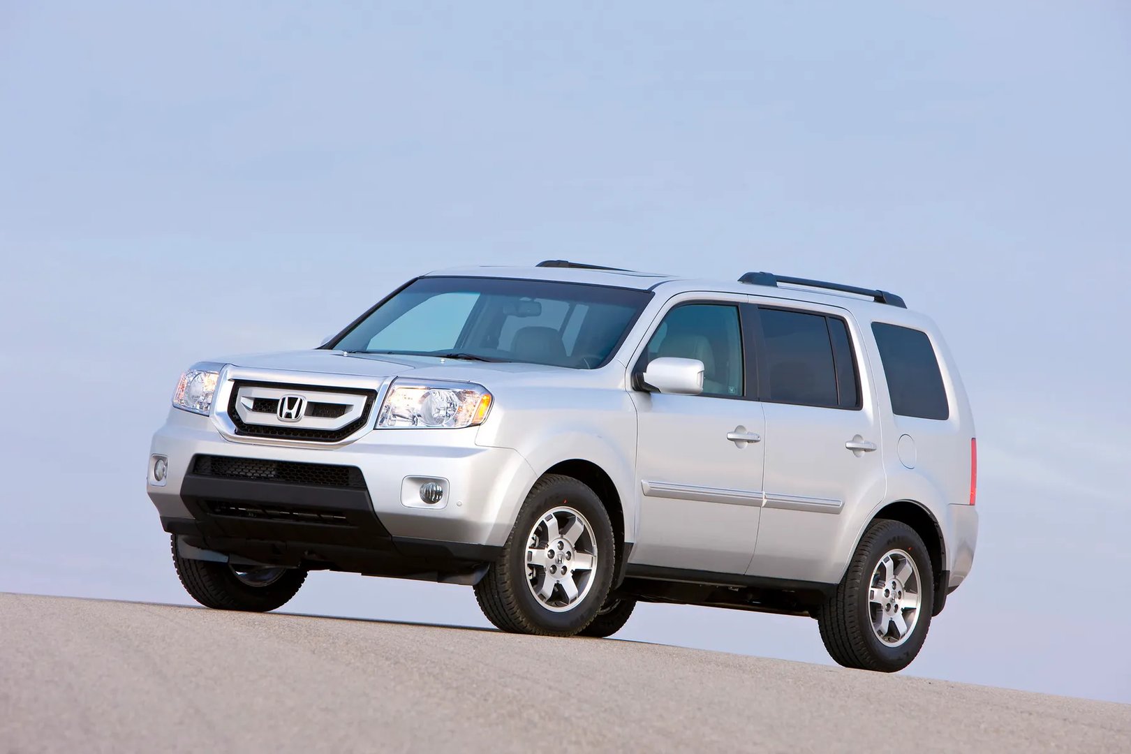 Honda_Pilot_2_generation__SUV_5-doors__7.jpg