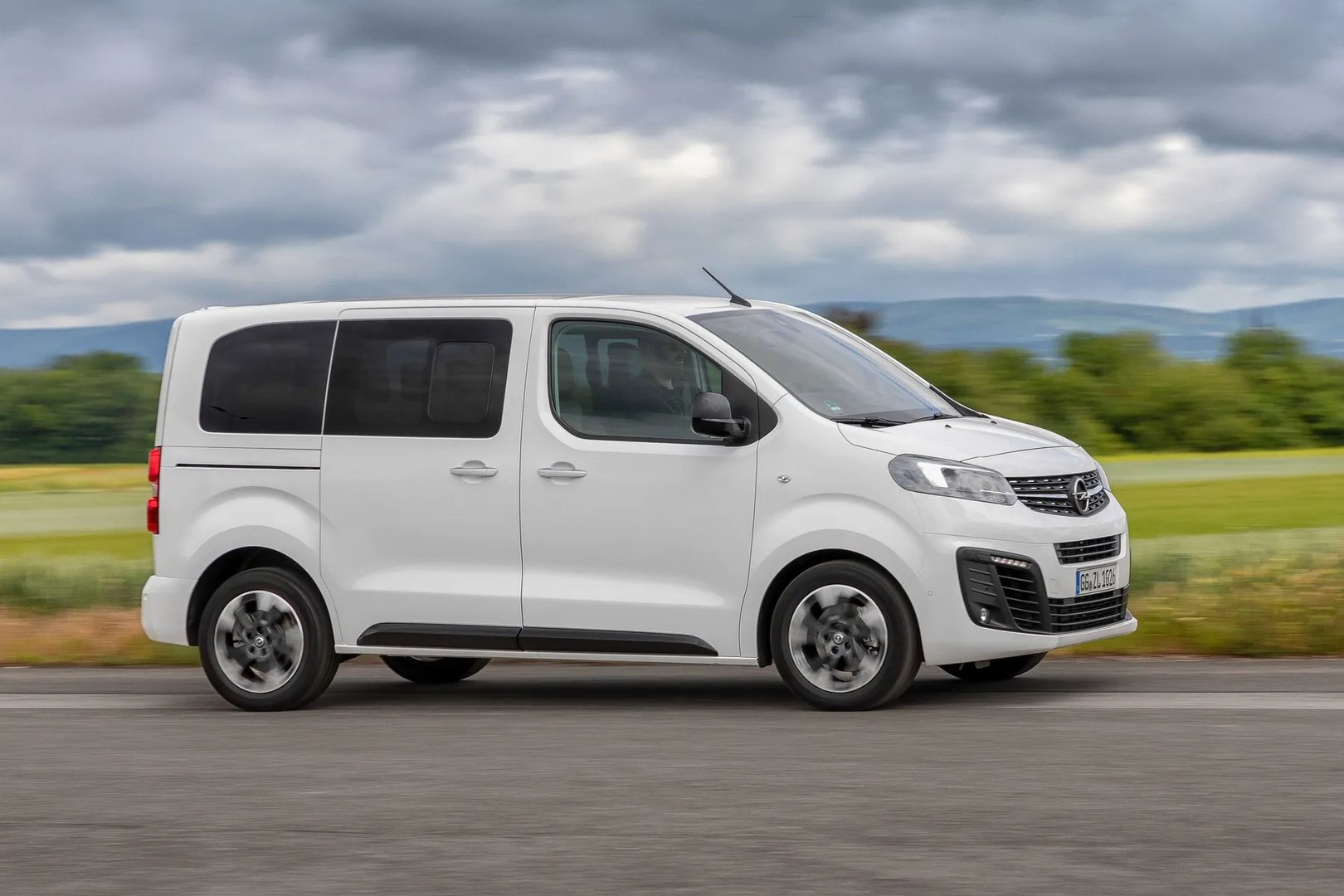 Opel_Zafira_Life_1_generation__Minivan_Short__7.jpg