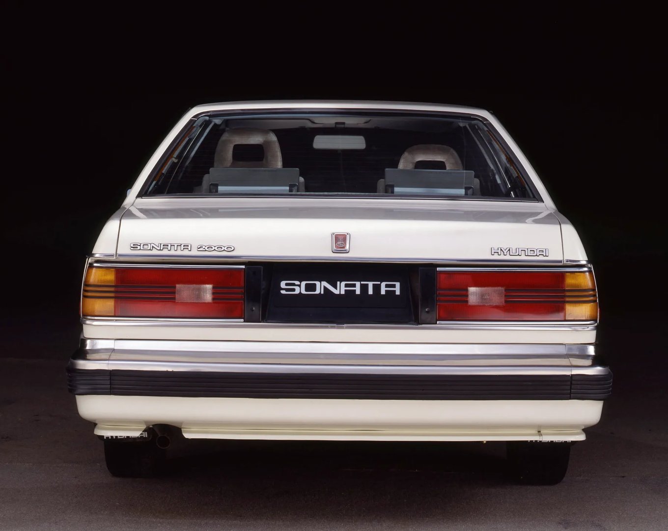 Hyundai_Sonata_1_generation__Sedan__5.jpg