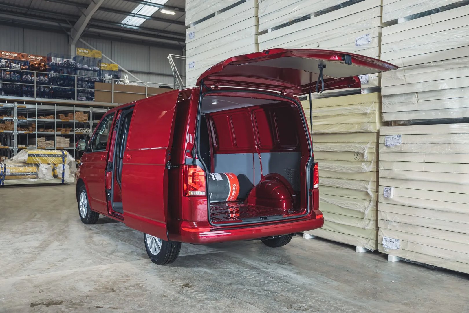 Volkswagen_Transporter_6_generation_restyling__Van__13.jpg