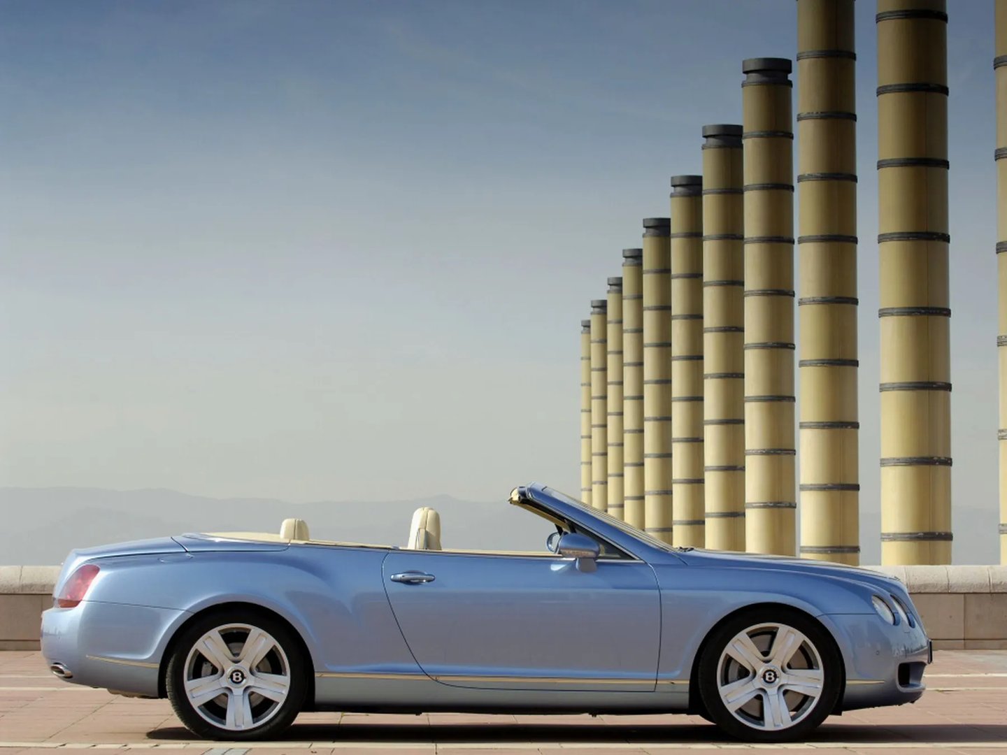 Bentley_Continental_GT_1_generation__Cabrio__6.jpg