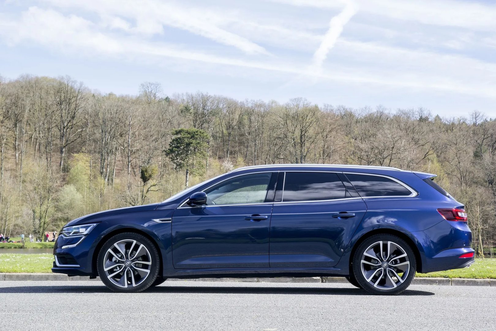 Renault_Talisman_1_generation__Estate_5-door__2.jpg