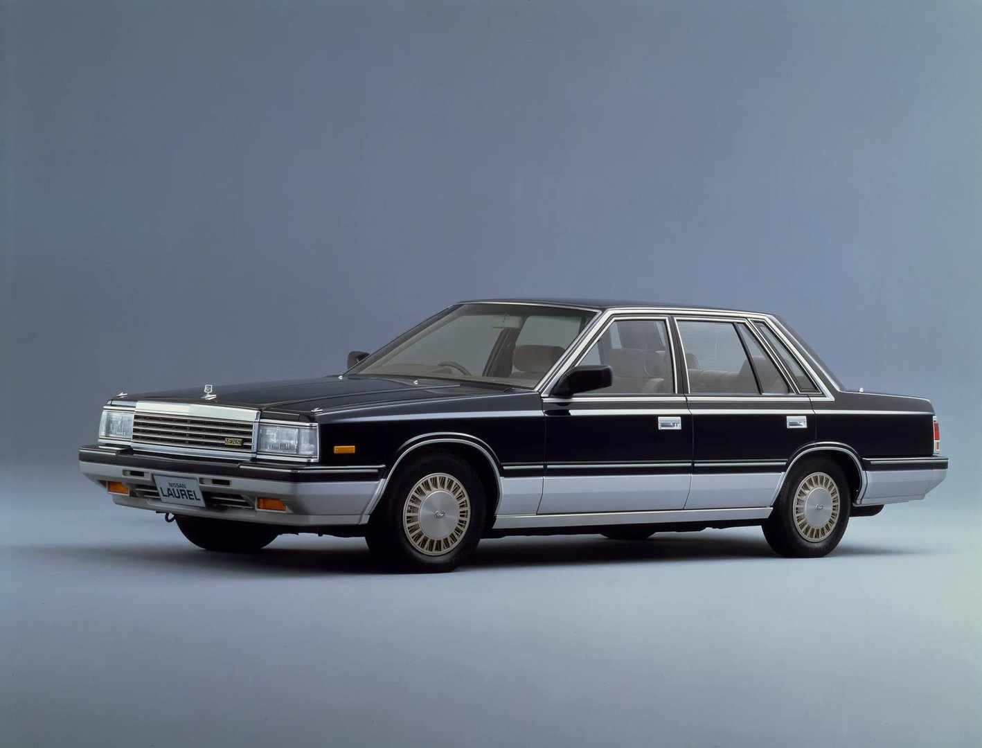 Nissan_Laurel_5_generation__Sedan__10.jpg