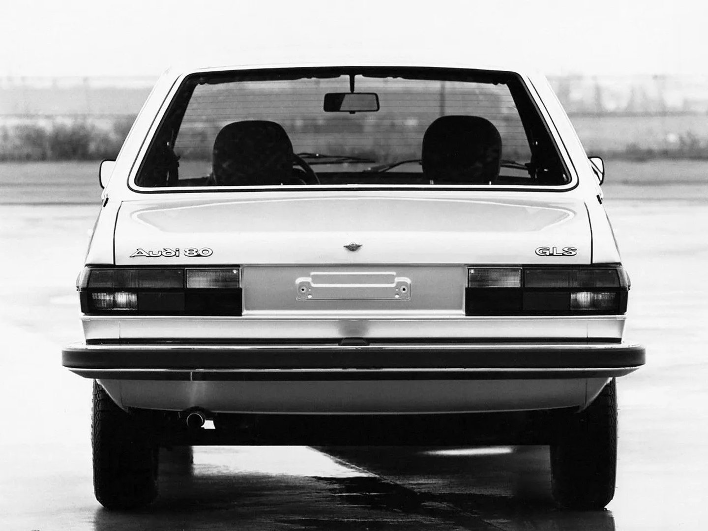 Audi_80_1_generation_restyling_1__Sedan__6.jpg