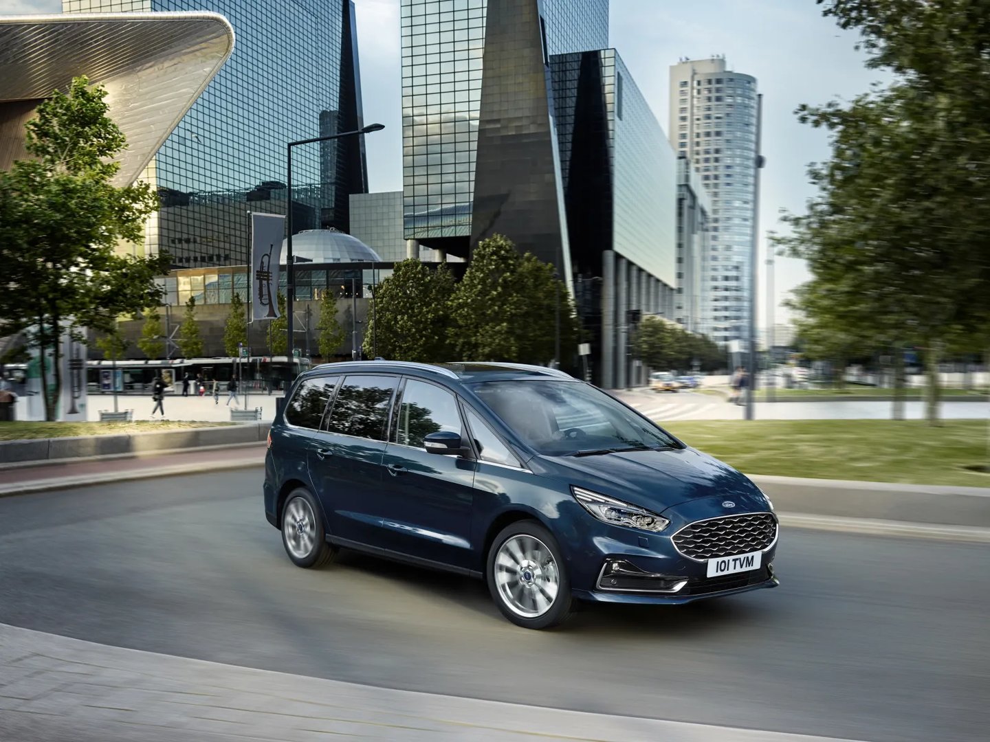 —  Minivan