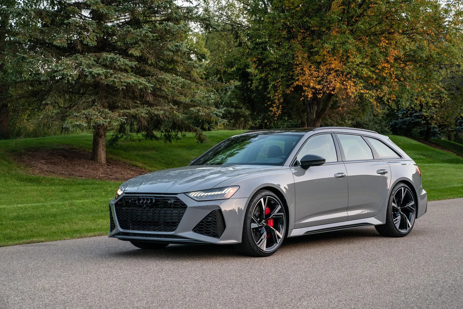 Audi_RS6_4_generation__Estate_5-door__4.jpg