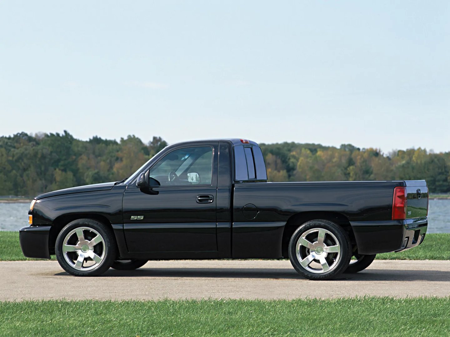 Chevrolet_Silverado_1_generation_restyling__Pickup_single-cab__1.jpg