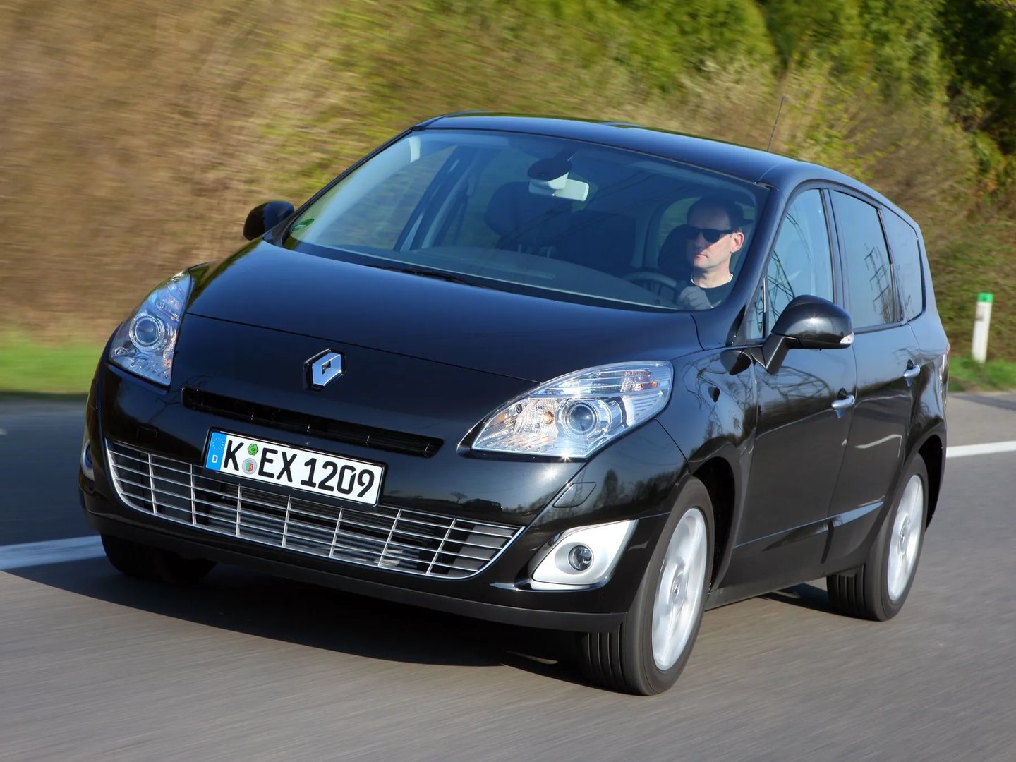 Renault_Grand_Scenic_3_generation__Compact_Van__12.jpg