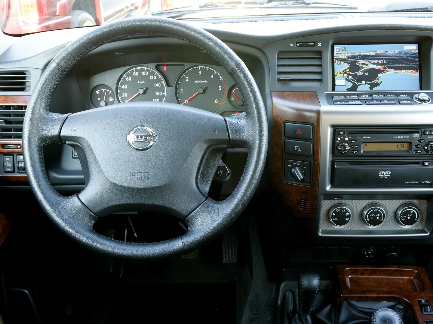 Nissan_Patrol_5_generation_restyling_2__SUV_3-doors__3.jpg