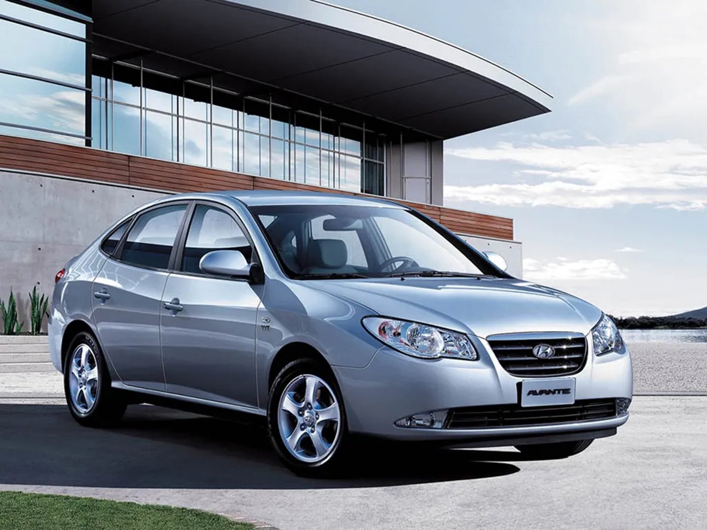 Hyundai_Avante_4_generation__Sedan__2.jpg