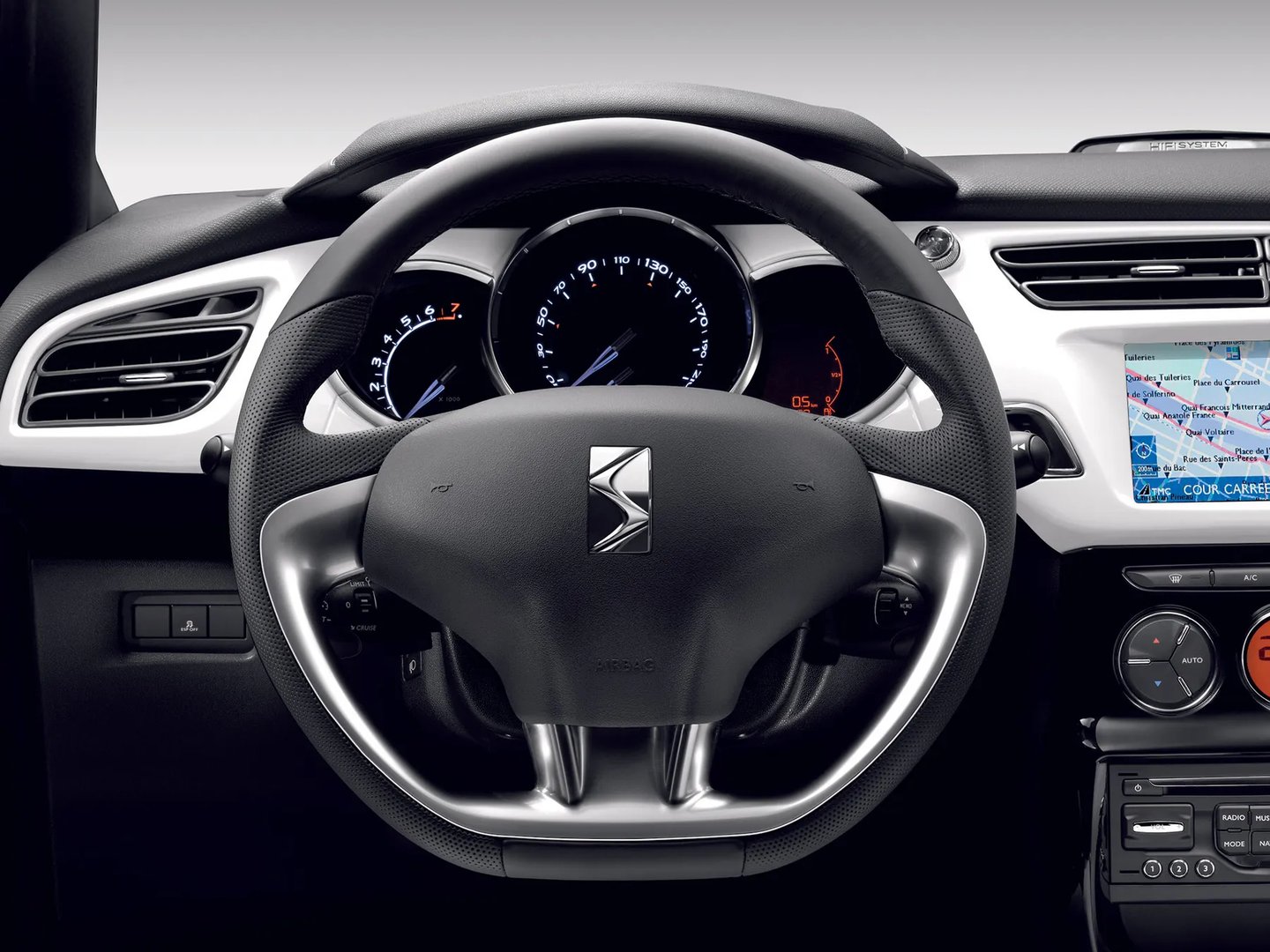 Citroen_DS3_1_generation__Mini_3-doors__11.jpg