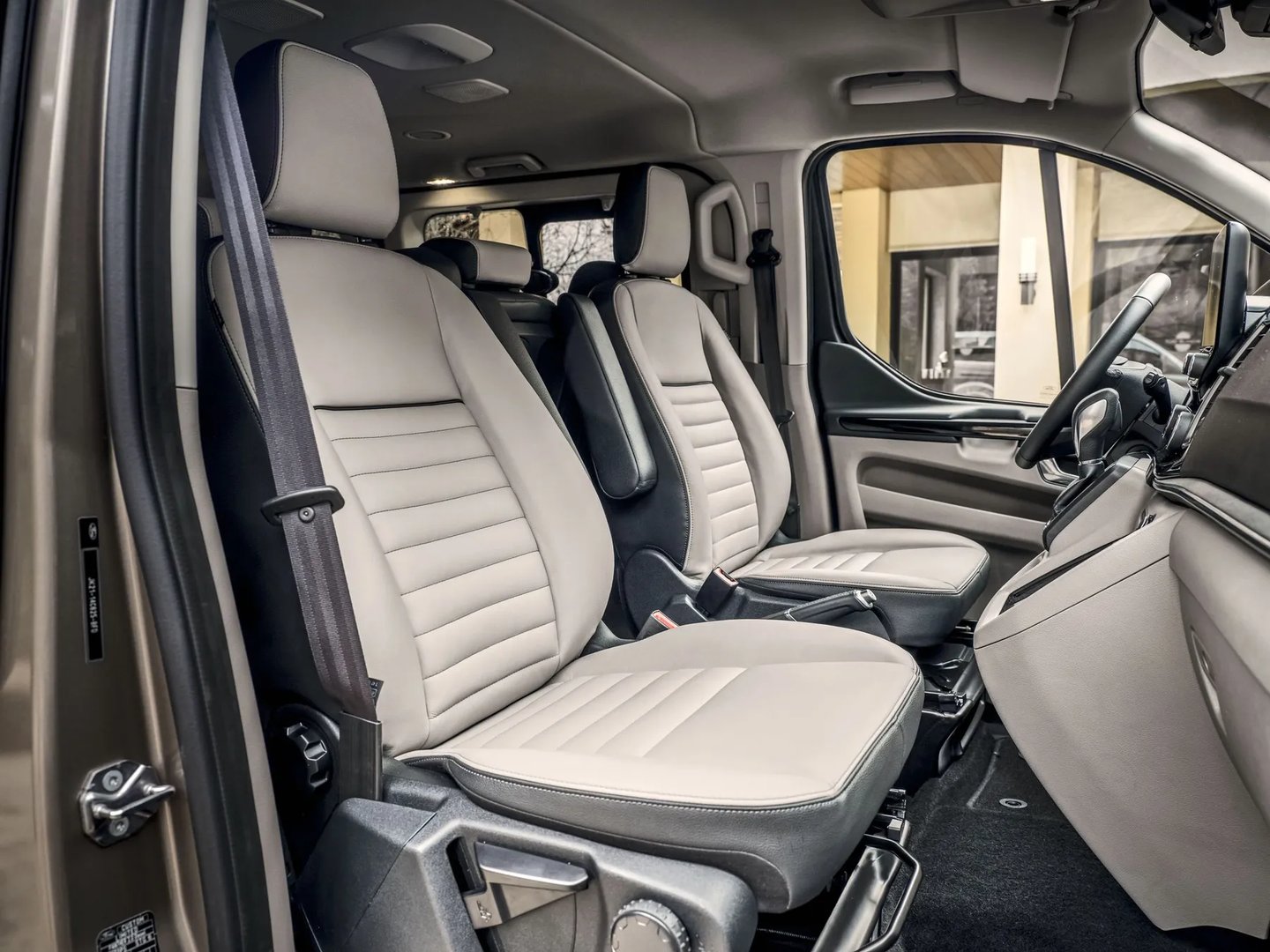 Ford_Tourneo_Custom_1_generation_restyling__Minivan_Long__7.jpg