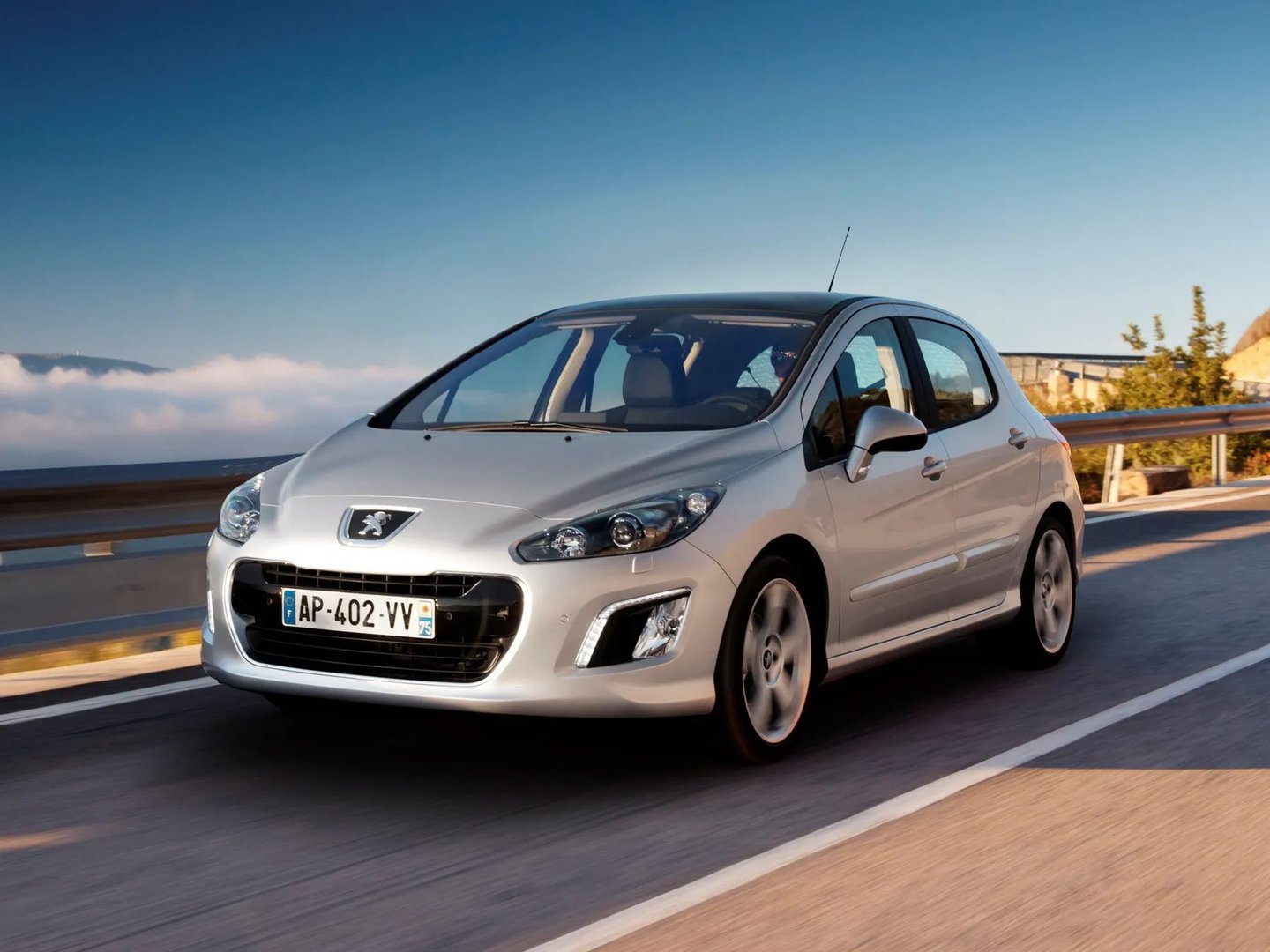 Peugeot_308_1_generation_restyling__Hatchback_5-door__9.jpg