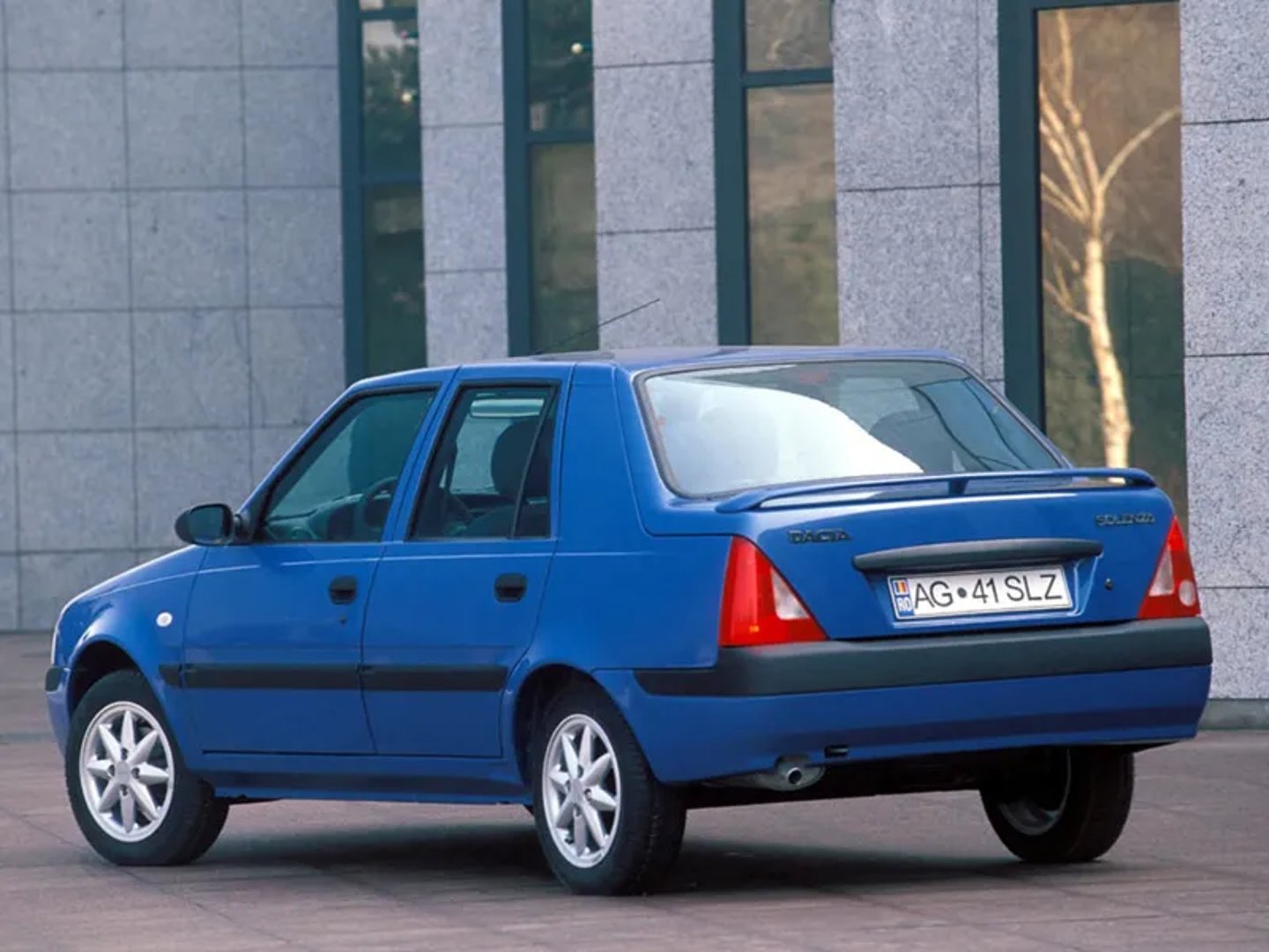 Dacia_Solenza_1_generation__Liftback__2.jpg