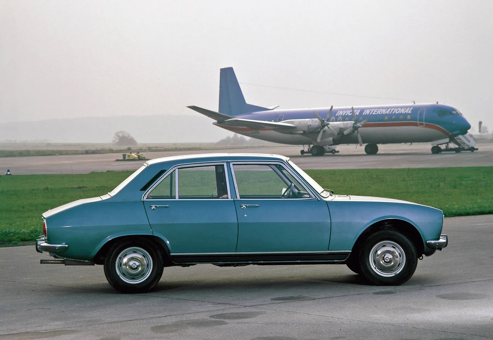 Peugeot_504_1_generation__Sedan__8.jpg