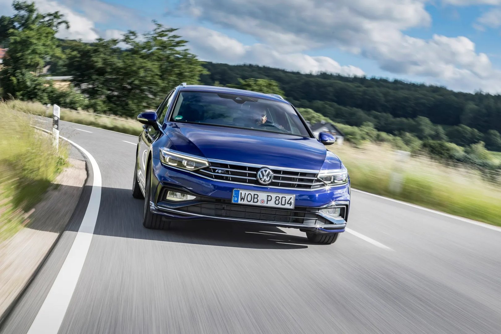 Volkswagen_Passat_8_generation_restyling__Estate_5-door__6.jpg