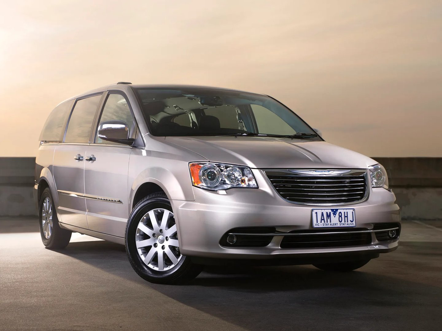 —  Minivan