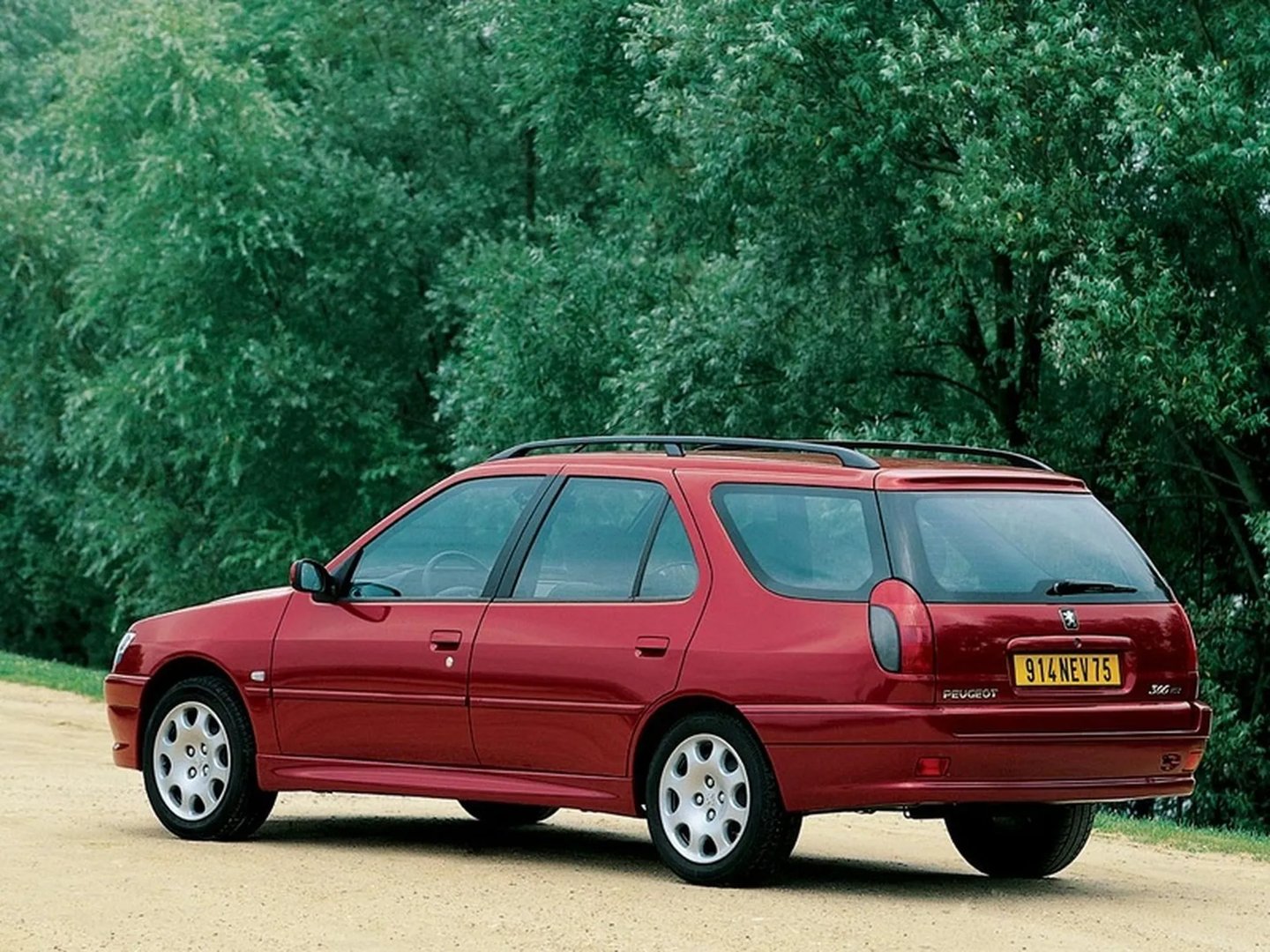 Peugeot_306_1_generation__Estate_5-door__6.jpg