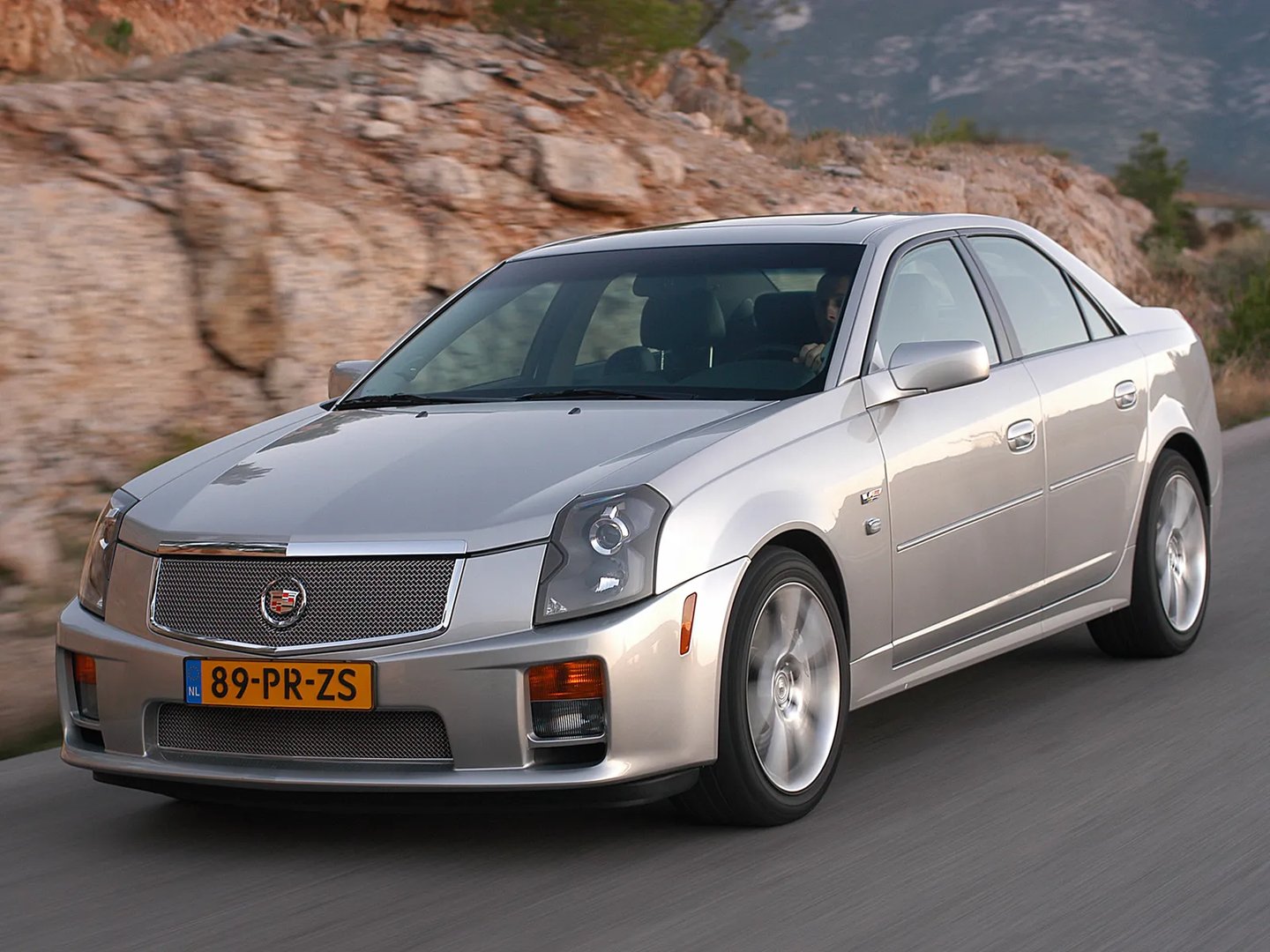 Cadillac_CTS-V_1_generation__Sedan__10.jpg