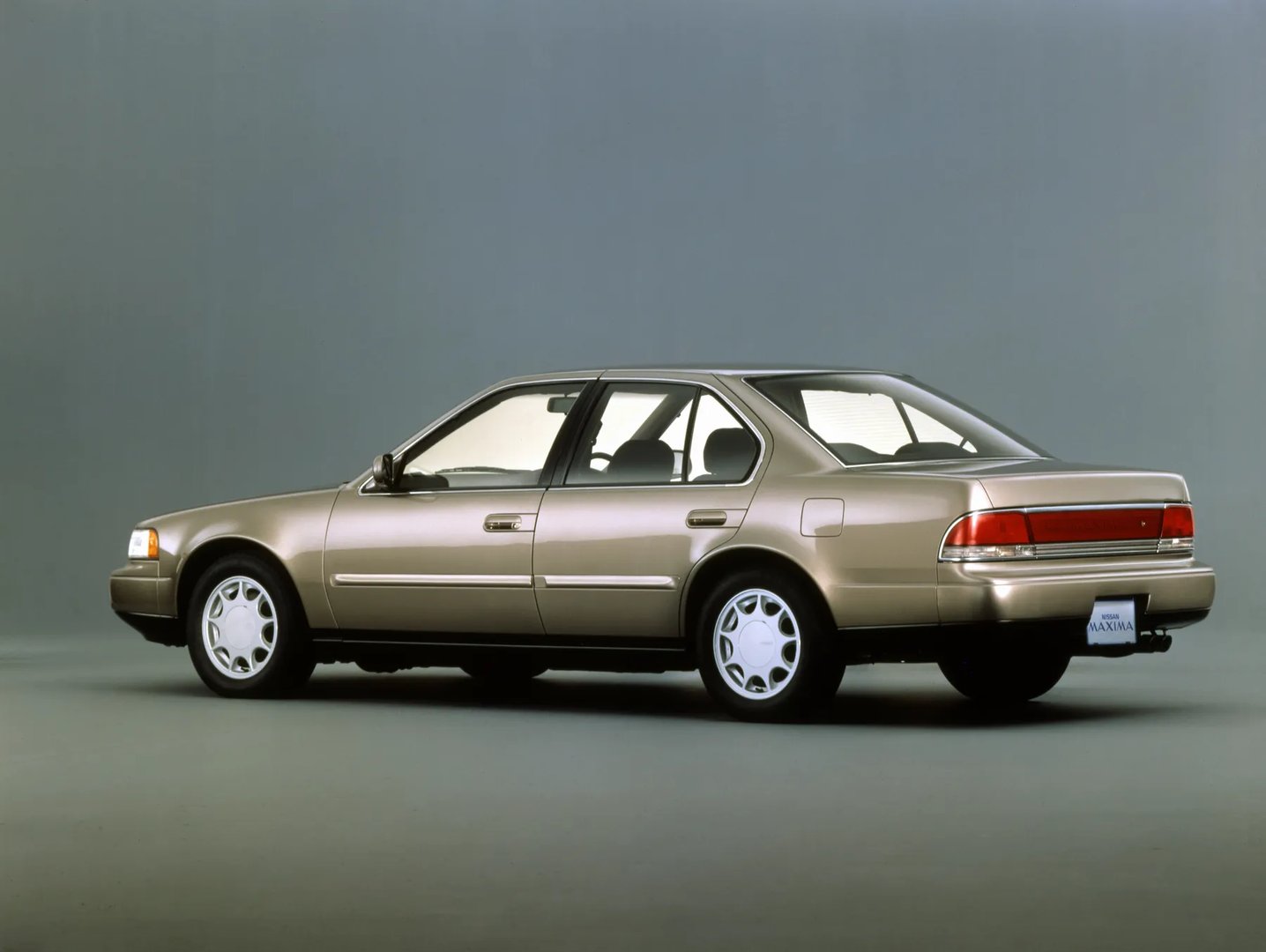 Nissan_Maxima_3_generation__Sedan__1.jpg