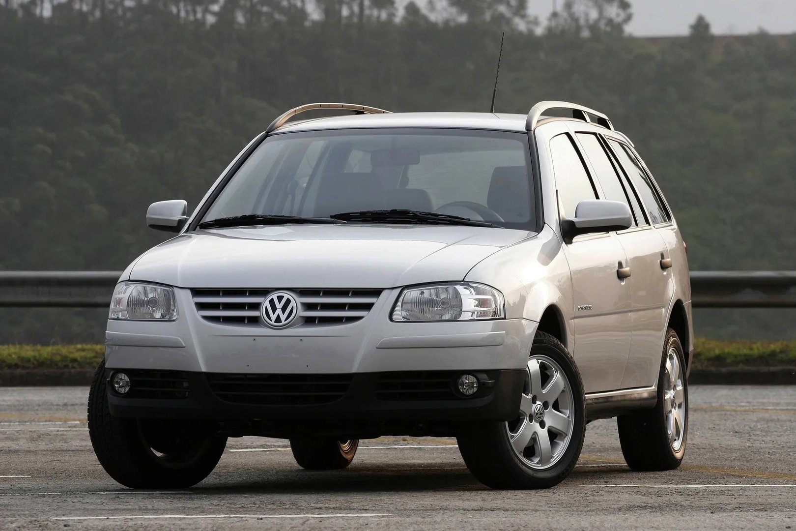 Volkswagen_Parati_3_generation__Estate_5-door__4.jpg