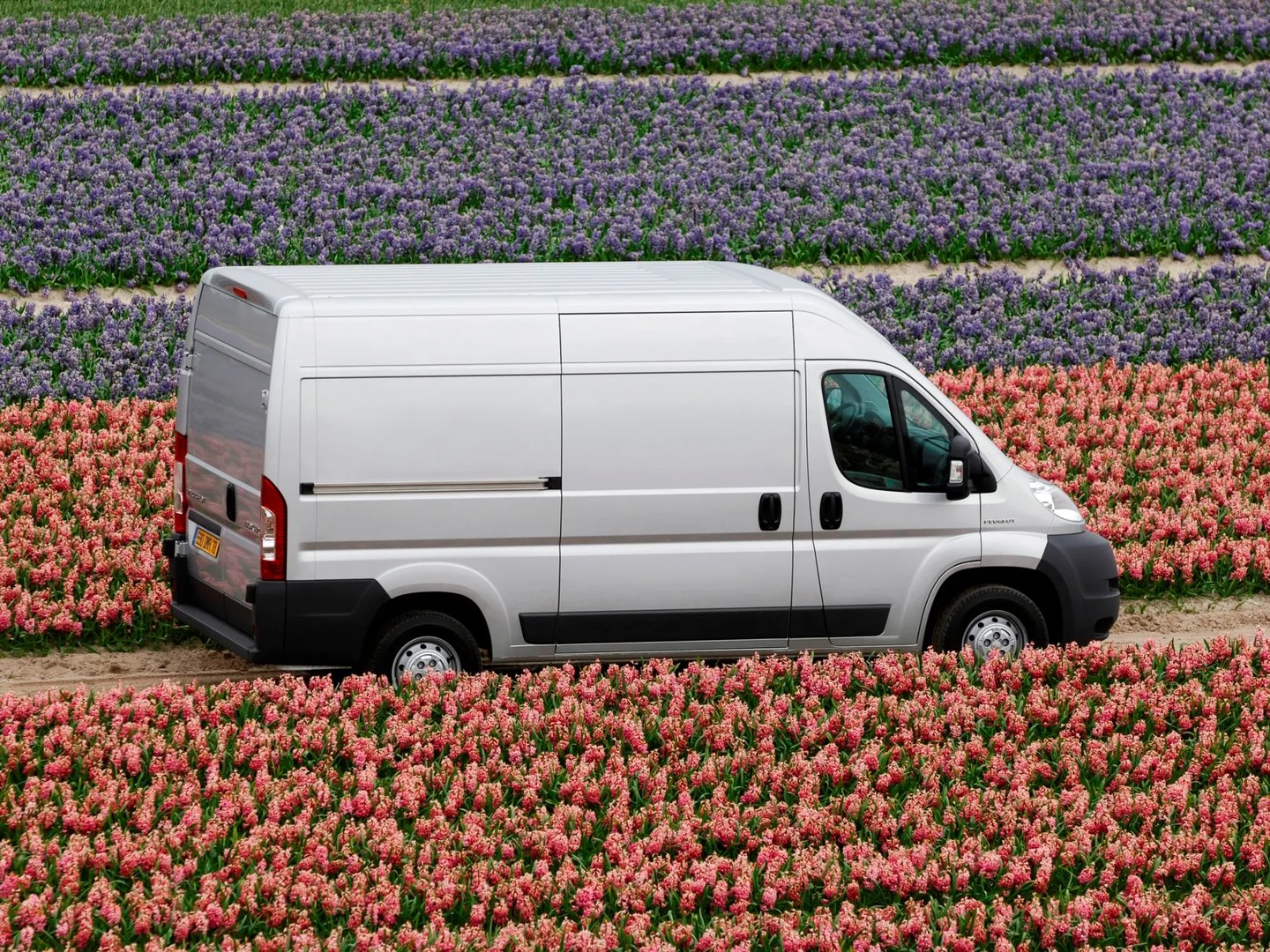 Peugeot_Boxer_2_generation__Van__1.jpg