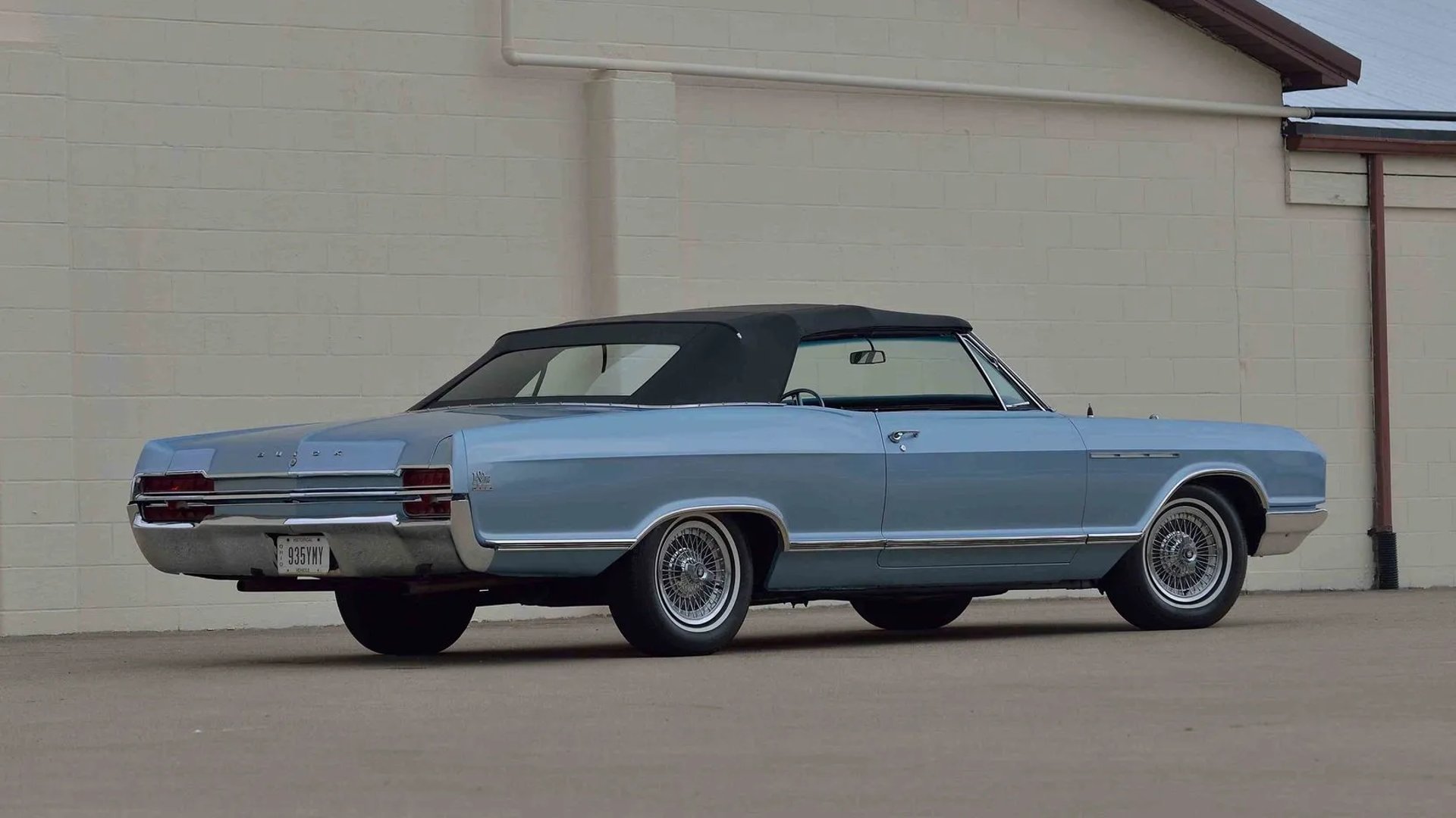 Buick_LeSabre_3_generation__Cabrio__2.jpg