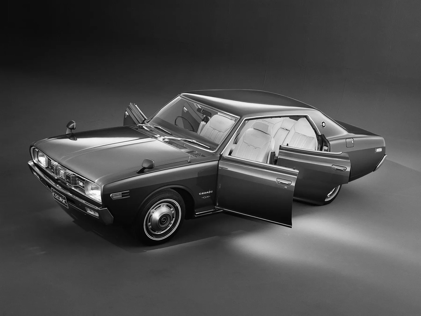 Nissan_Cedric_3_generation__Sedan_Hardtop__2.jpg