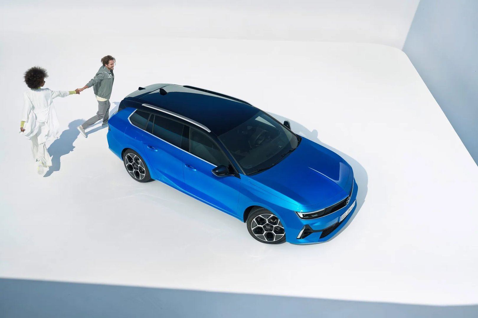 Opel_Astra_6_generation__Estate_5-door__10.jpg