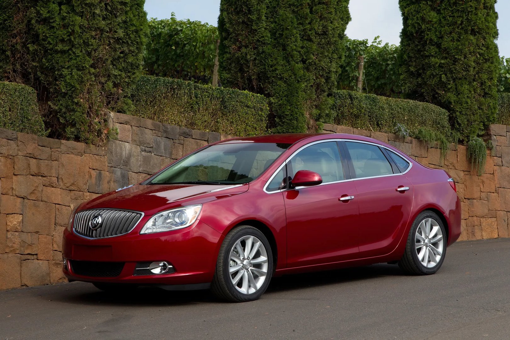 Buick_Verano_1_generation__Sedan__2.jpg