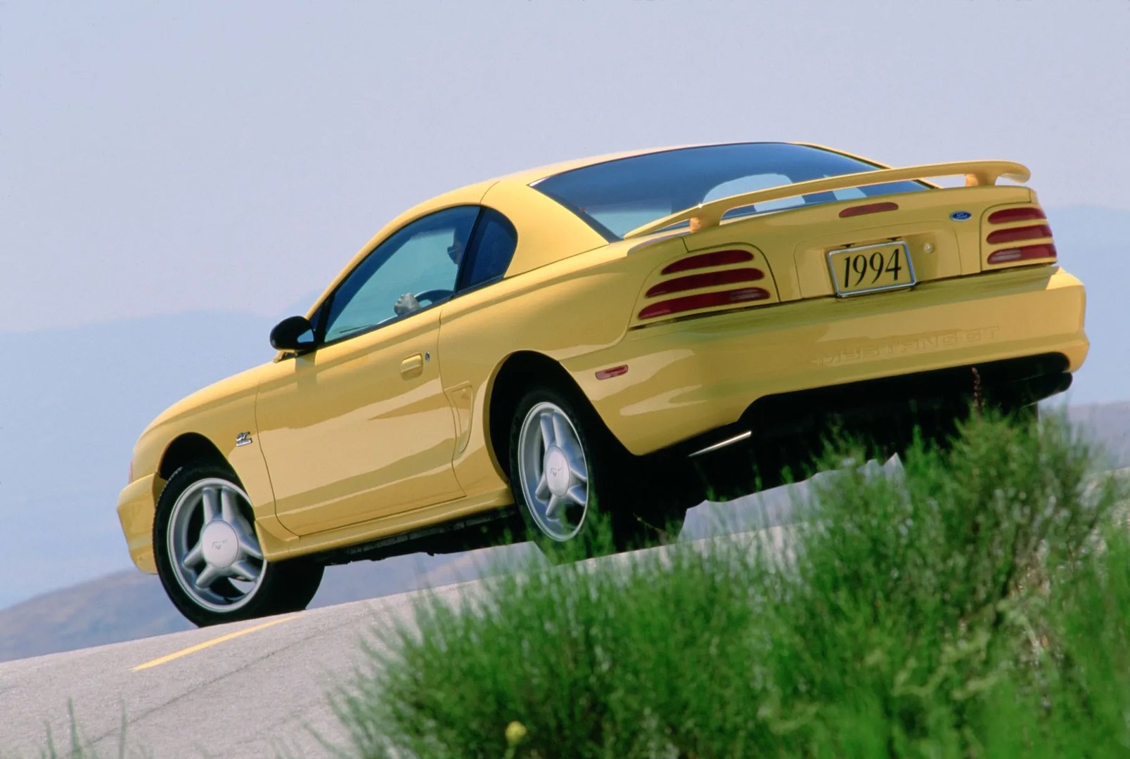 Ford_Mustang_4_generation__Coupe__2.jpg