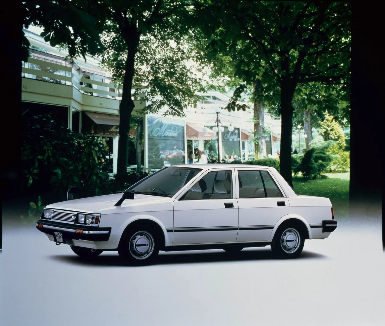 Nissan_Liberta_Villa_1_generation__Sedan__4.jpg