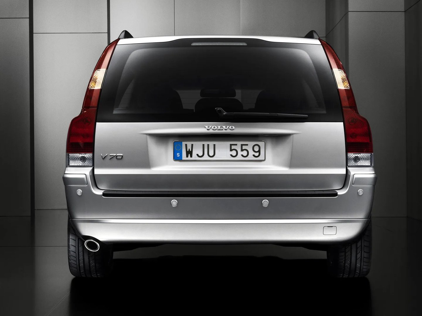 Volvo_V70_2_generation_restyling__Estate_5-door__4.jpg
