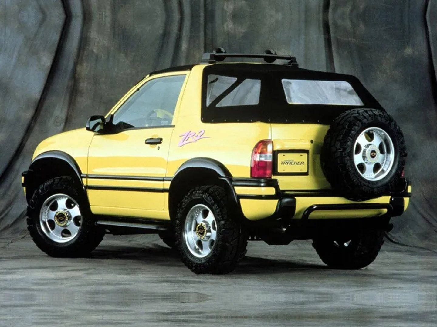 Chevrolet_Tracker_2_generation__SUV_3-doors__1.jpg