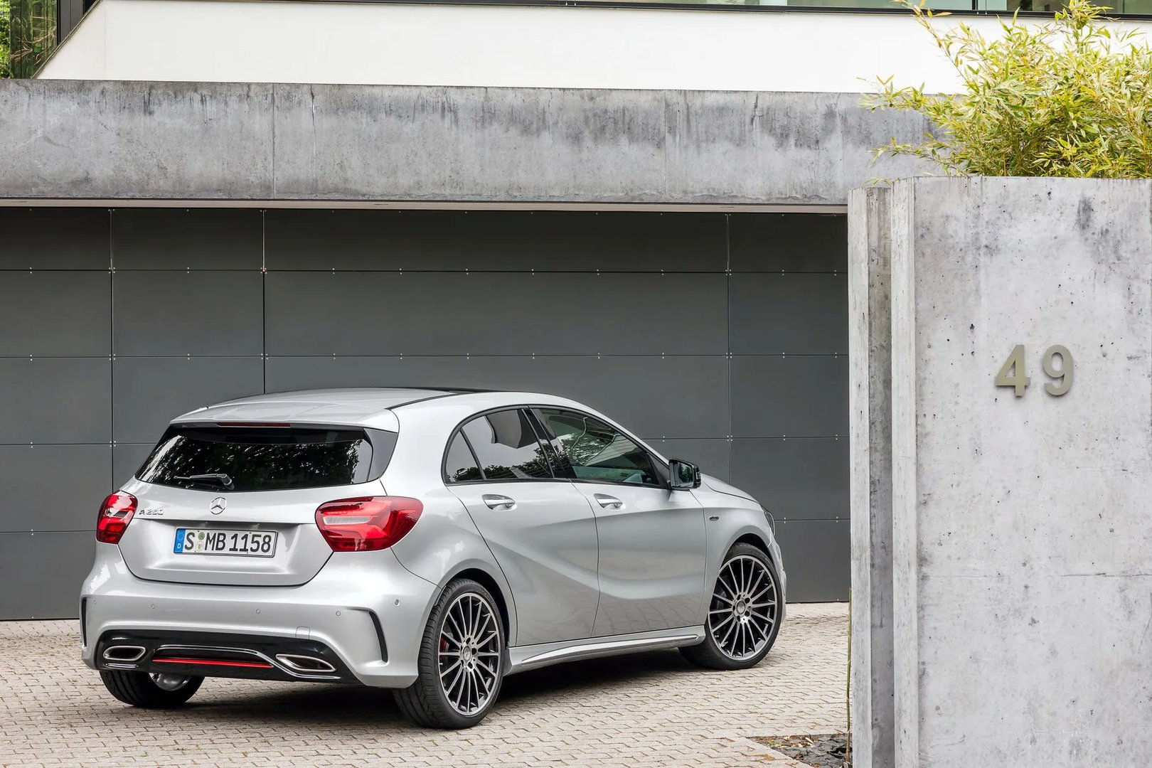 Mercedes_A-Class_3_generation_restyling__Hatchback_5-door__10.jpg