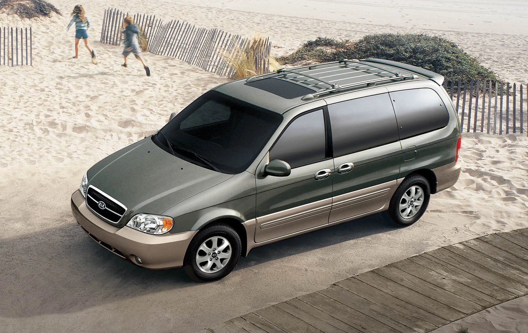 Kia_Sedona_1_generation__Minivan__1.jpg