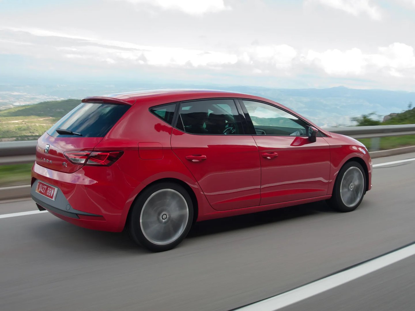 SEAT_Leon_3_generation__Hatchback_5-door__9.jpg