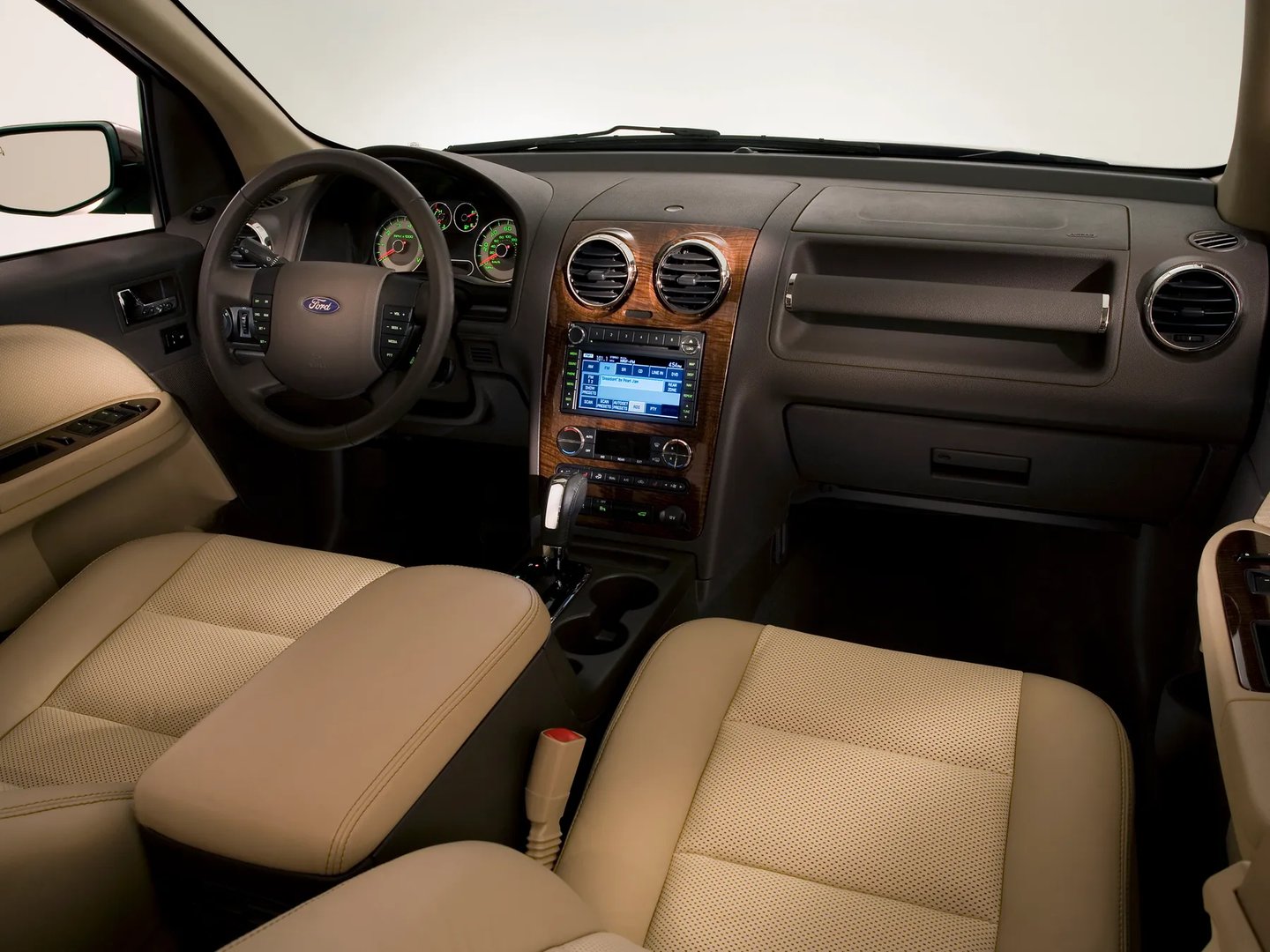 Ford_Taurus_X_1_generation__SUV_5-doors__9.jpg