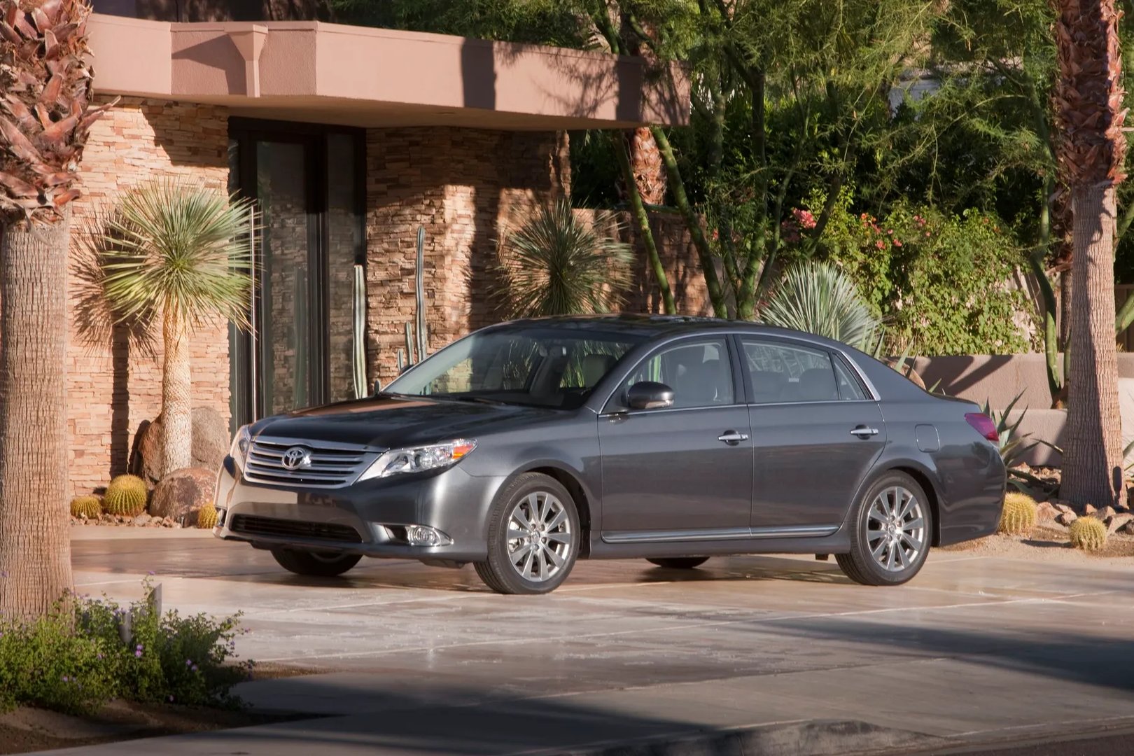 Toyota_Avalon_3_generation_restyling_2__Sedan__7.jpg