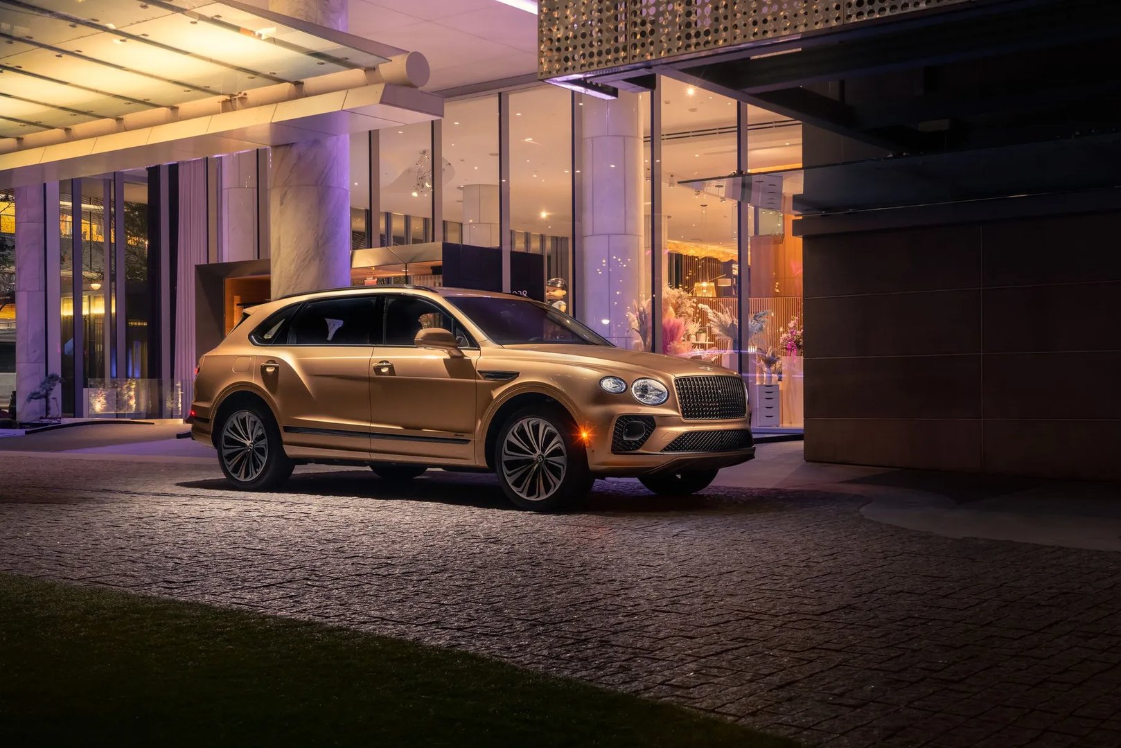 Bentley_Bentayga_1_generation_restyling__SUV_Long__1.jpg