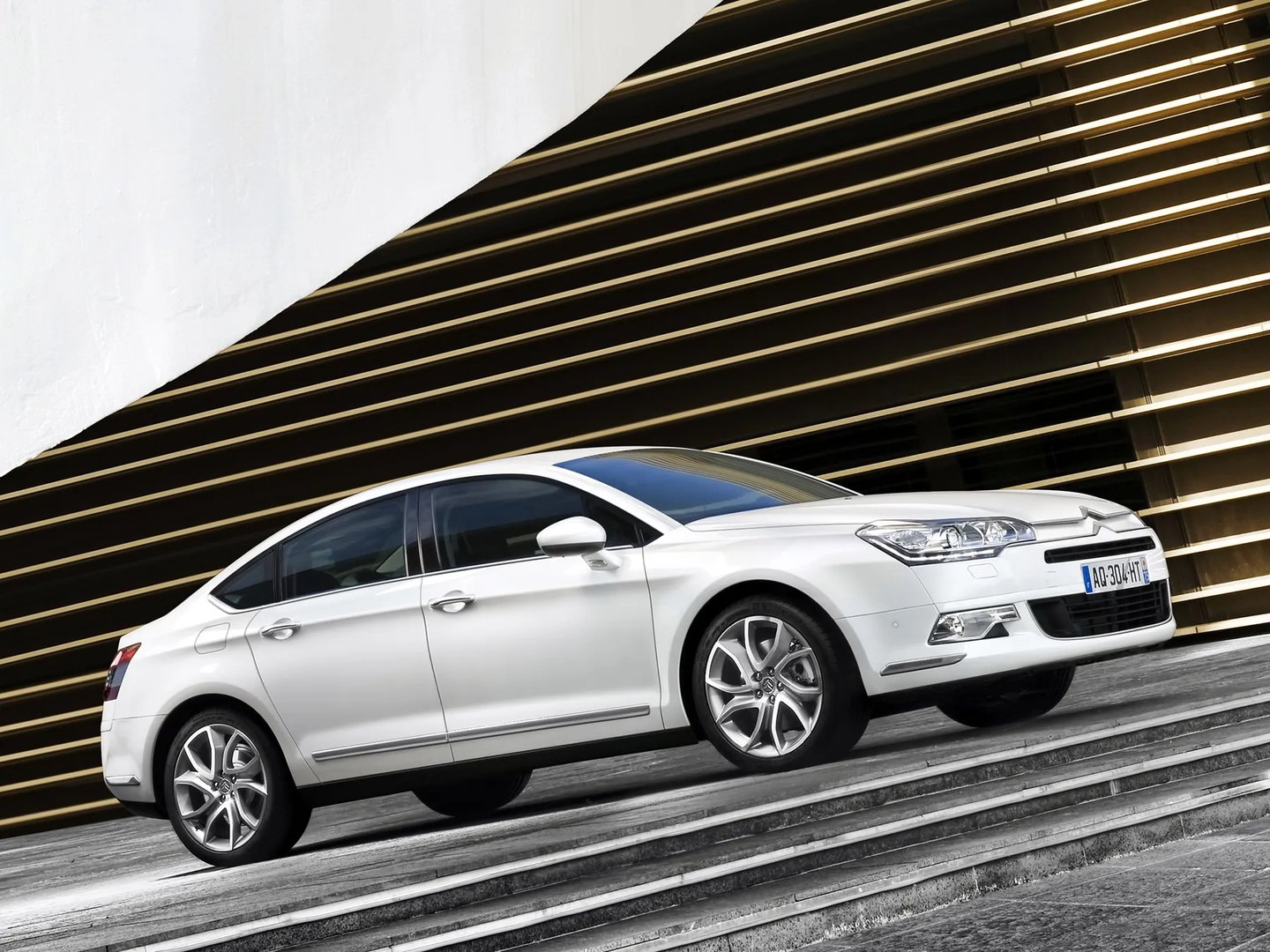 Citroen_C5_2_generation__Sedan__6.jpg
