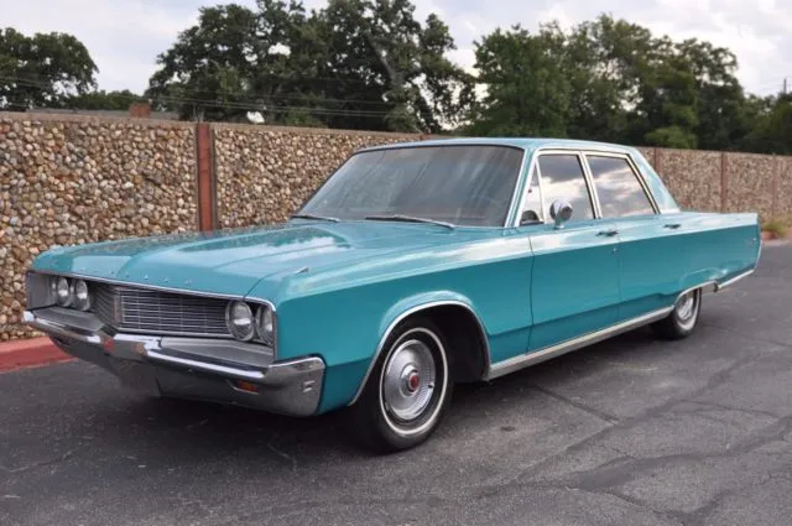 Chrysler_Newport_3_generation__Sedan__4.jpg