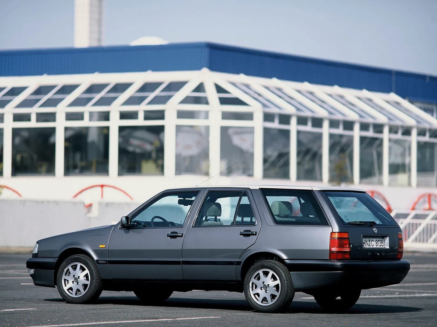 Lancia_Thema_1_generation__Estate_5-door__1.jpg